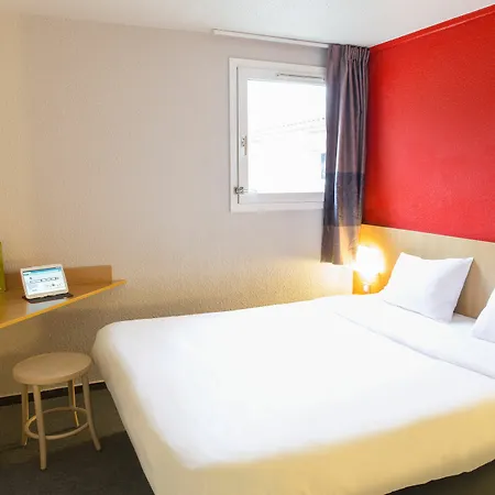 - 2 Hotel Narbonne