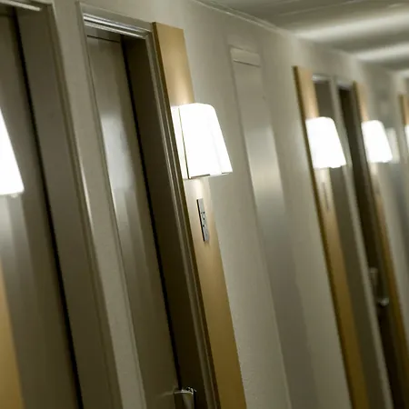- 2 Hotel Narbonne