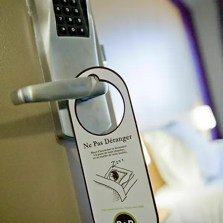 - 2 Hotel Narbonne